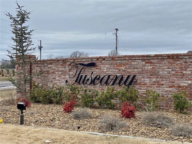 view of community / neighborhood sign