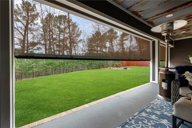 view of yard featuring a patio area