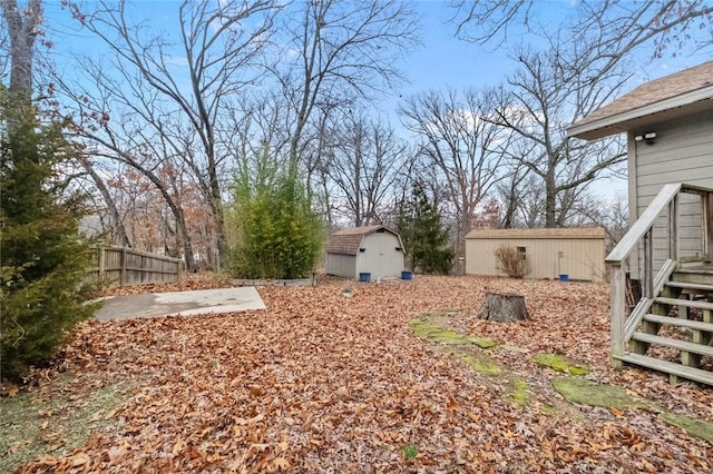 view of yard with a shed