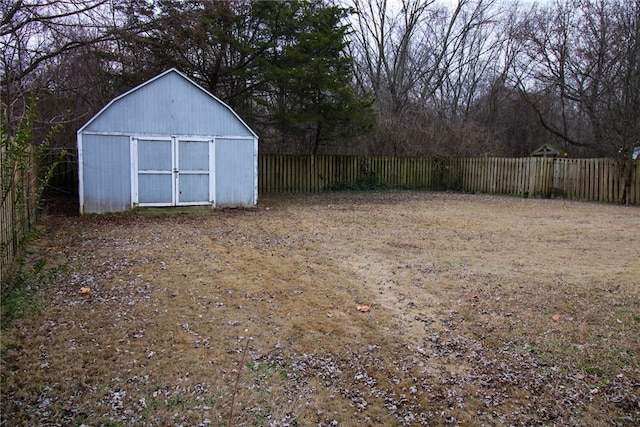 view of yard with a storage shed