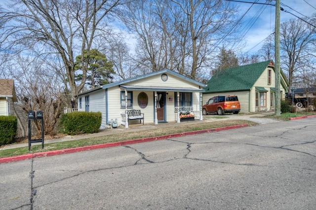 view of front of property with covered porch