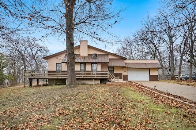 view of front of house featuring a garage