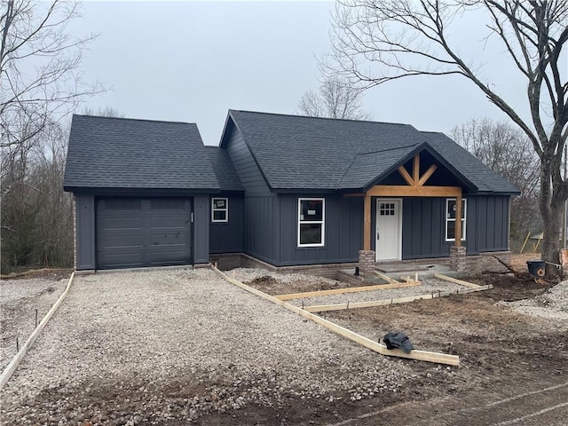 view of front facade featuring a garage