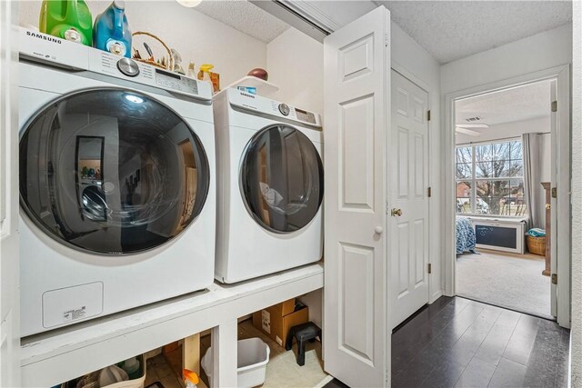 laundry area featuring wood-type flooring, independent washer and dryer, and a textured ceiling