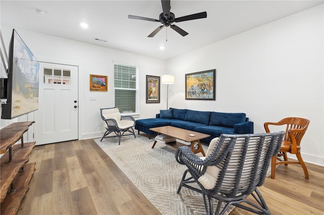 living area with recessed lighting, light wood-type flooring, and baseboards