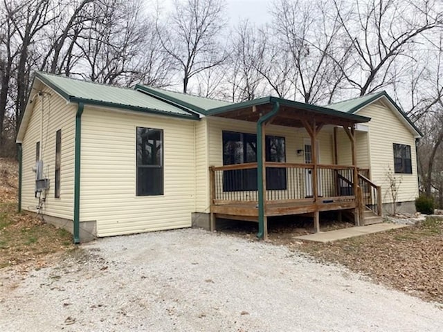 view of front facade with covered porch