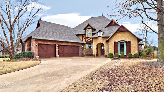 view of front facade featuring a garage