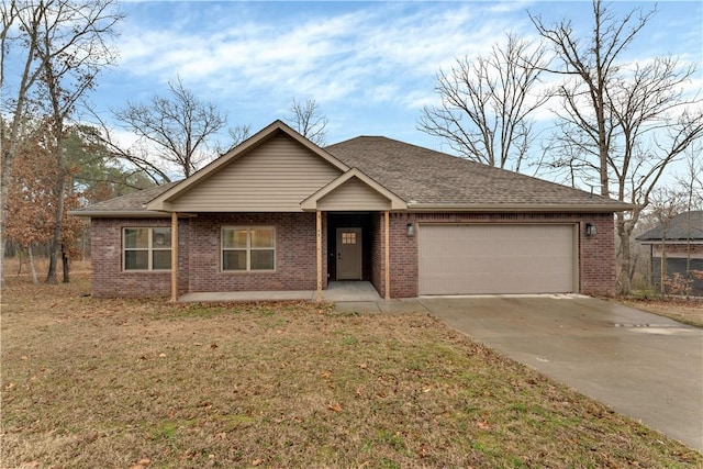 view of front of house featuring a garage and a front yard