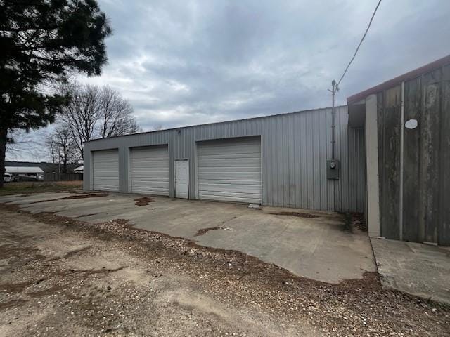 view of detached garage