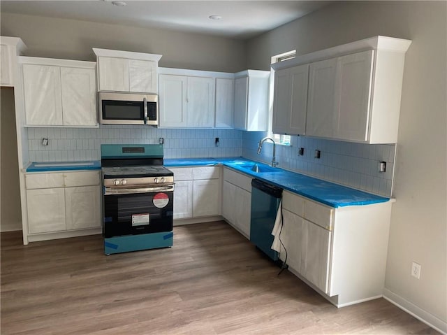 43 Saint Austell Dr, Bella Vista, AR 72714 - kitchen featuring stainless steel appliances, a sink, backsplash, and light wood-style flooring