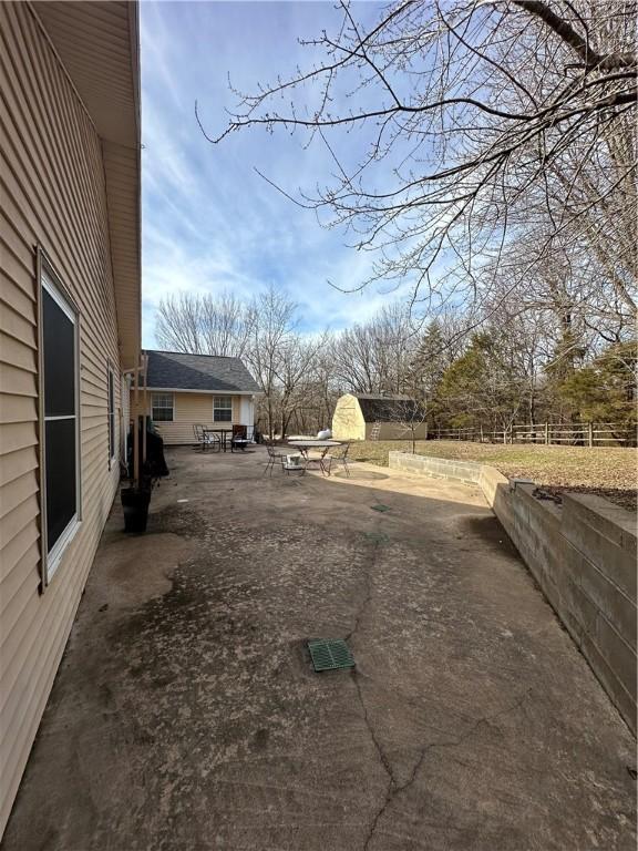 view of yard featuring a patio area