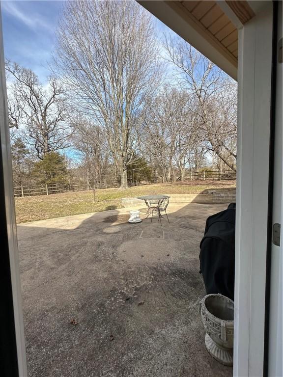 view of yard with a patio