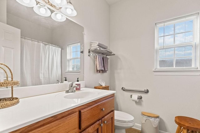 full bath featuring toilet, vanity, and a shower with curtain