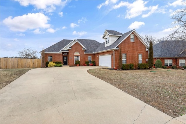 view of front facade featuring a garage and a front yard