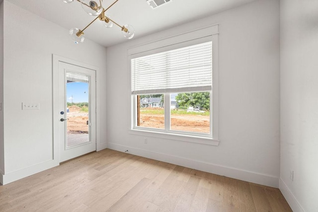 4750 Cowboy St, Springdale, AR 72762 - spare room with plenty of natural light, a chandelier, and light wood-style flooring
