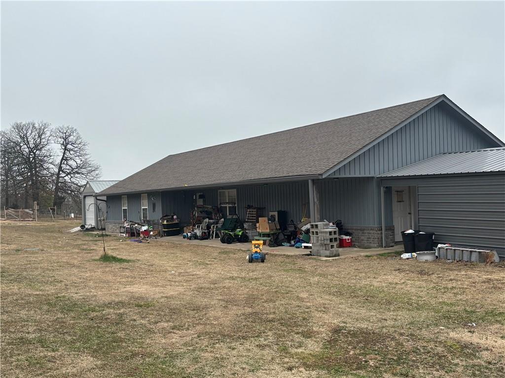 rear view of house featuring a lawn