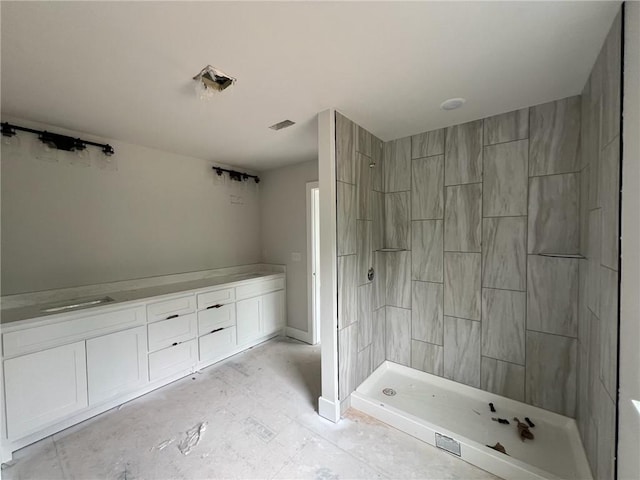 18 Selland Ln, Bella Vista, AR 72715 - full bath with a tile shower and vanity