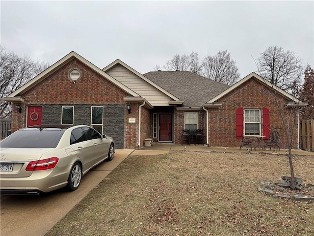 view of front of home with a front lawn