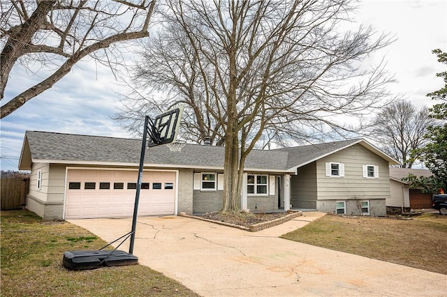 view of front facade with a garage and a front yard