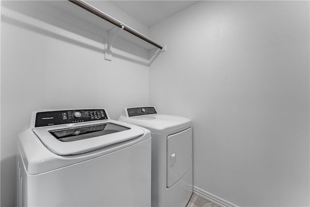 2682 W Kilimanjaro Way, Rogers, AR 72758 - laundry area with washing machine and dryer and baseboards