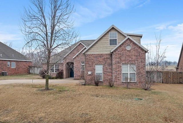 view of front of house featuring a front yard