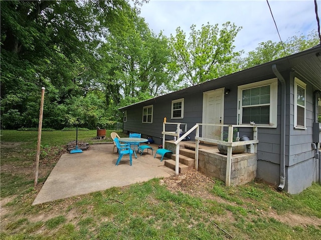 708 N Oak St, Harrison, AR 72601 - rear view of house with a patio area and a yard