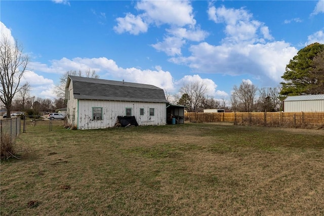 view of yard with an outdoor structure