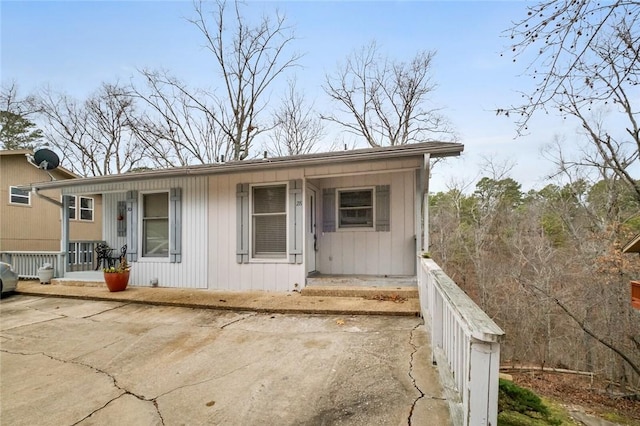 view of front of house with covered porch