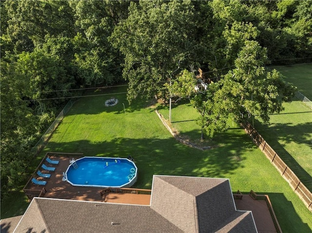 view of swimming pool featuring a lawn