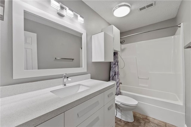 full bathroom featuring shower / tub combo with curtain, vanity, toilet, and a textured ceiling