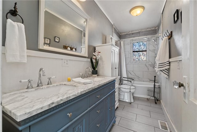 full bathroom with vanity, tiled shower / bath, and toilet