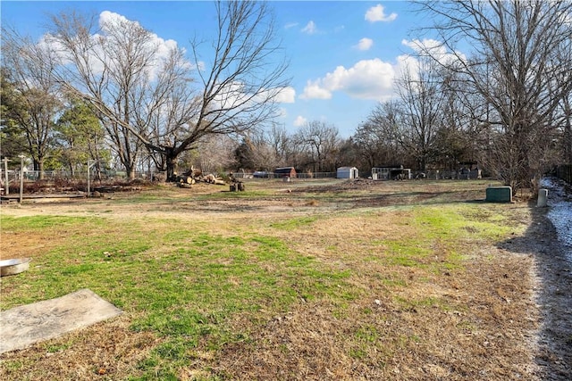 view of yard featuring a rural view