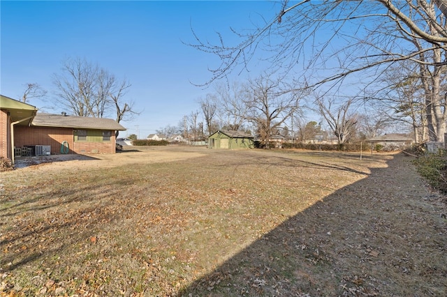 view of yard with cooling unit