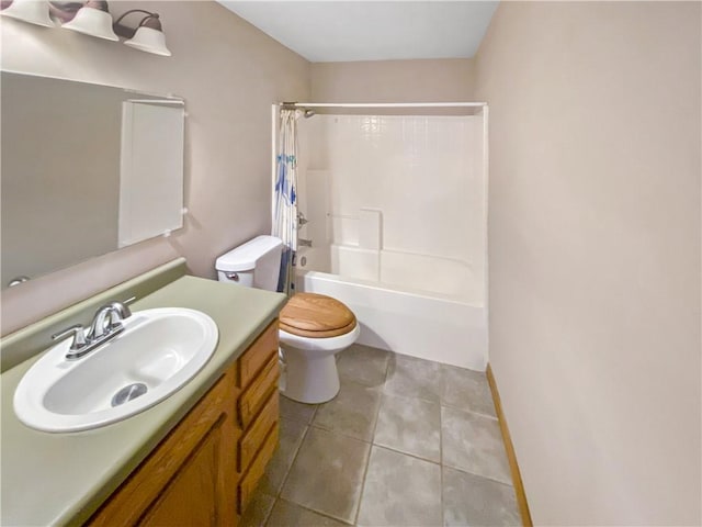 full bath featuring baseboards, toilet, shower / bathtub combination with curtain, tile patterned flooring, and vanity