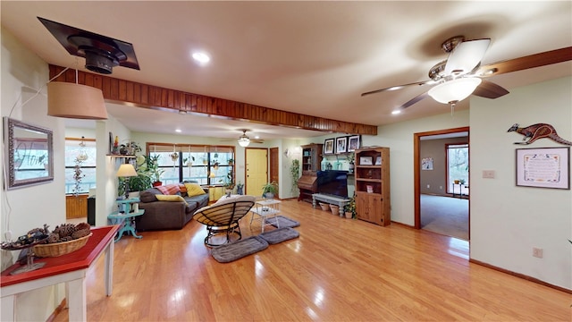 living area featuring ceiling fan, recessed lighting, light wood-type flooring, and baseboards