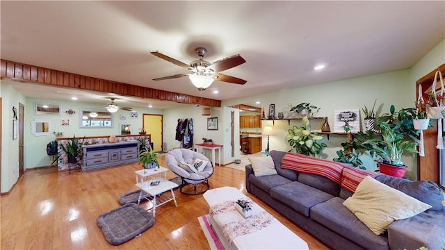 living area with ceiling fan, light wood finished floors, baseboards, and recessed lighting