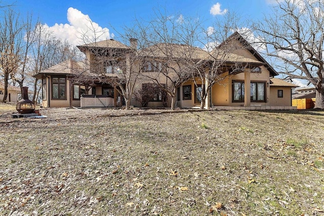 view of front facade with a front lawn and stucco siding