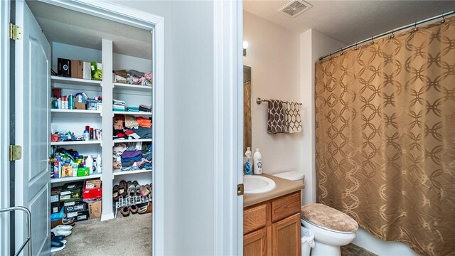 410 Paradise Heights Dr, Berryville, AR 72616 - bathroom with curtained shower, visible vents, vanity, and toilet