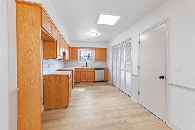 916 S 25th Pl, Rogers, AR 72758 - kitchen with dishwasher, light wood-type flooring, light countertops, tasteful backsplash, and a skylight