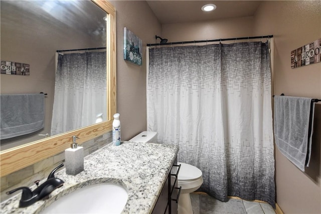 full bath featuring curtained shower, vanity, toilet, and recessed lighting