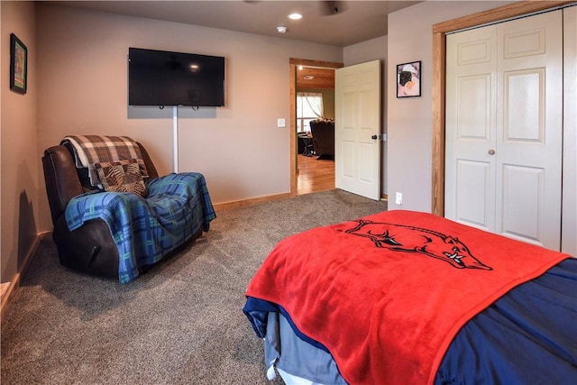 bedroom with a closet, baseboards, carpet flooring, and recessed lighting