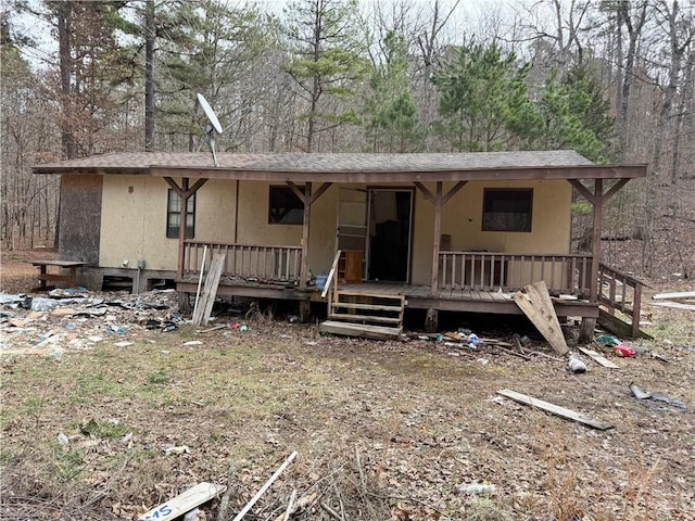 view of front facade featuring a wooden deck