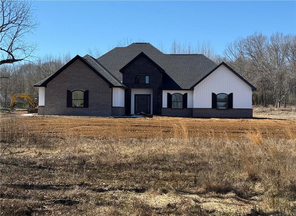 view of front facade featuring brick siding