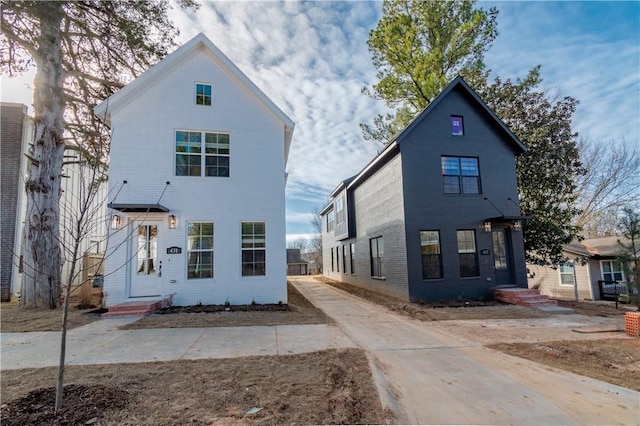 view of front facade featuring brick siding