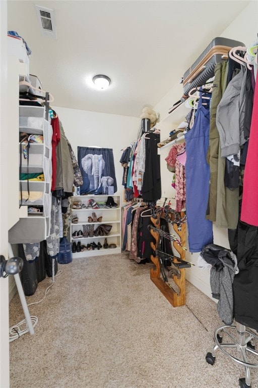 walk in closet featuring carpet flooring and visible vents