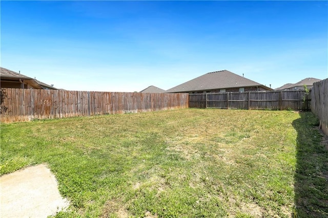 view of yard featuring a fenced backyard