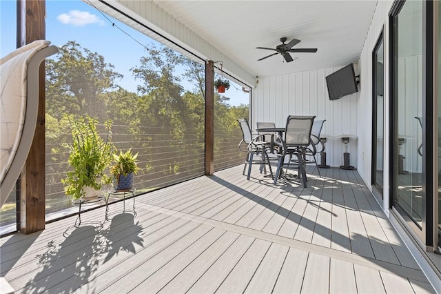 sunroom with a ceiling fan