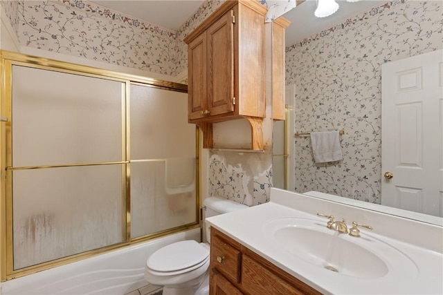 full bath with shower / bath combination with glass door, vanity, toilet, and wallpapered walls