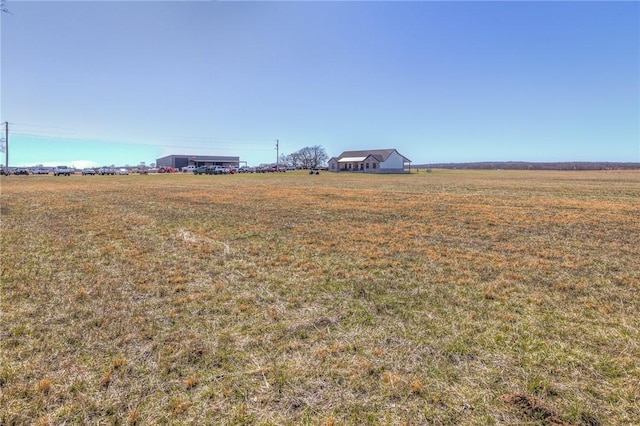 view of yard featuring a rural view