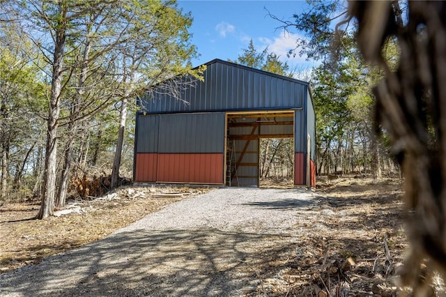 view of pole building featuring driveway